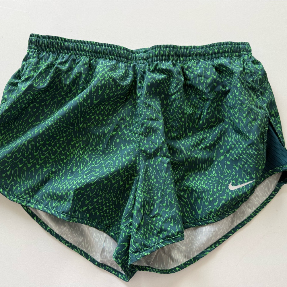 Nike Women’s Patterned Green Shorts